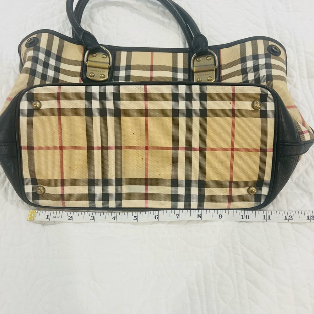 💄 Burberry Beige Check Canvas Tote with Black Leather Trim and Gold Hardware - Picture 14 of 14